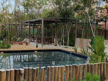 CASA EN VENTA EN TULUM 2 HABITACIONES CON 2 ALBERCAS PARA ADULTOS Y NIÑOS ZONA DE ALTA PLUSVALÍA