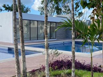 CASA EN VENTA EN PLAYA DEL CARMEN 3 HABITACIONES CON GYM, CASA CLUB