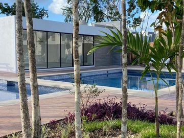 CASA EN VENTA EN PLAYA DEL CARMEN 3 HABITACIONES CON GYM, CASA CLUB