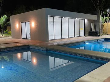 CASA EN VENTA EN PLAYA DEL CARMEN 2 HABITACIONES CON GYM, CASA CLUB ALBERCA