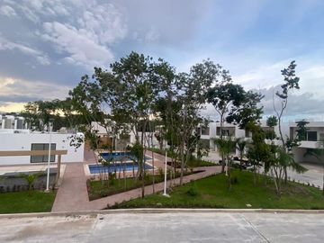CASA EN VENTA EN PLAYA DEL CARMEN 2 HABITACIONES CON GYM, CASA CLUB ALBERCA