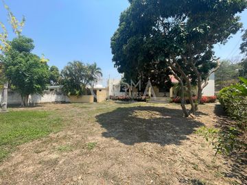 AMPLIA CASA EN VENTA EN COL. JARDINES