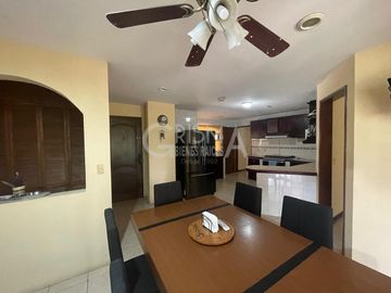 AMPLIA CASA EN VENTA EN COL. JARDINES