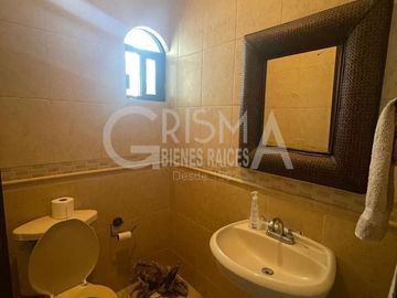 AMPLIA CASA EN VENTA EN COL. JARDINES