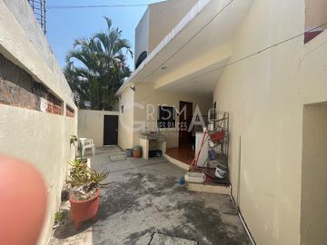 AMPLIA CASA EN VENTA EN COL. JARDINES