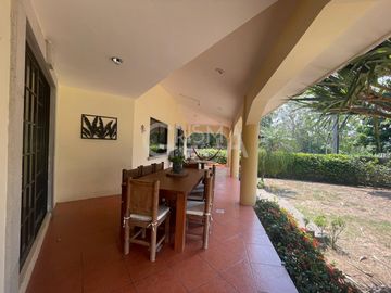 AMPLIA CASA EN VENTA EN COL. JARDINES