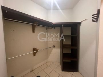 AMPLIA CASA EN VENTA EN COL. JARDINES