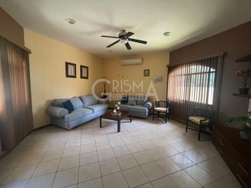 AMPLIA CASA EN VENTA EN COL. JARDINES