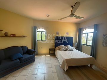 AMPLIA CASA EN VENTA EN COL. JARDINES