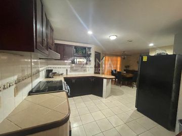 AMPLIA CASA EN VENTA EN COL. JARDINES