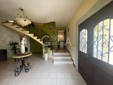 AMPLIA CASA EN VENTA EN COL. JARDINES