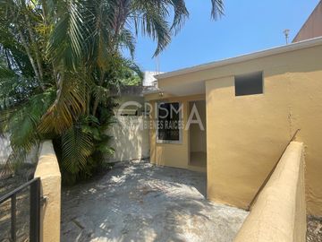 AMPLIA CASA EN VENTA EN COL. JARDINES