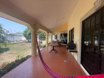 AMPLIA CASA EN VENTA EN COL. JARDINES