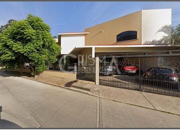 AMPLIA CASA EN VENTA EN COL. JARDINES