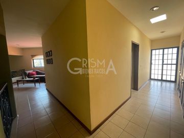 AMPLIA CASA EN VENTA EN COL. JARDINES