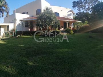 AMPLIA CASA EN VENTA EN COL. JARDINES