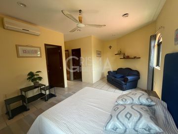 AMPLIA CASA EN VENTA EN COL. JARDINES