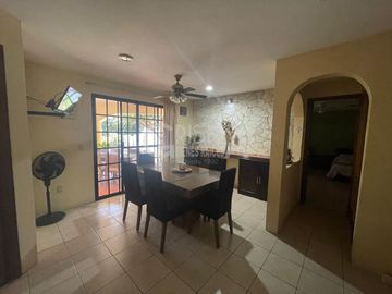 AMPLIA CASA EN VENTA EN COL. JARDINES