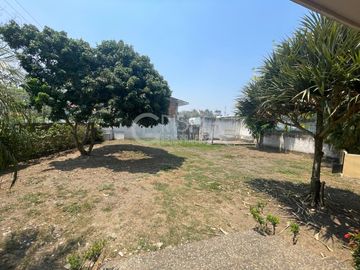 AMPLIA CASA EN VENTA EN COL. JARDINES