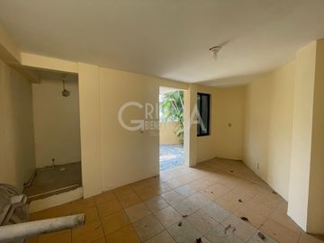 AMPLIA CASA EN VENTA EN COL. JARDINES