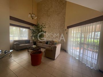 AMPLIA CASA EN VENTA EN COL. JARDINES