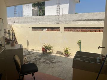 AMPLIA CASA EN VENTA EN COL. JARDINES