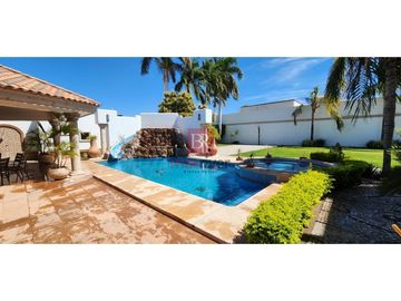 RESIDENCIA EN VENTA EQUIPADA COL. ZONA NORTE. CD. OBREGÓN, SONORA