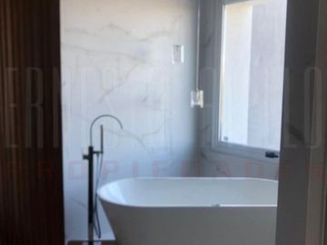 VENTA CASA 5 AMBIENTES EN BARRIO PRIVADO FINCAS DE IRAOLA II.
