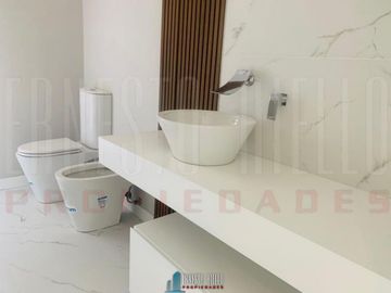 VENTA CASA 5 AMBIENTES EN BARRIO PRIVADO FINCAS DE IRAOLA II.
