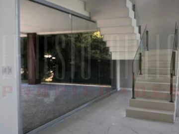 VENTA CASA 5 AMBIENTES EN BARRIO PRIVADO FINCAS DE IRAOLA II.