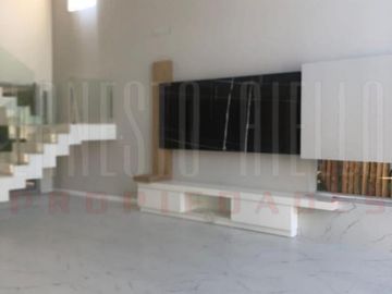 VENTA CASA 5 AMBIENTES EN BARRIO PRIVADO FINCAS DE IRAOLA II.