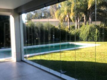VENTA CASA 5 AMBIENTES EN BARRIO PRIVADO FINCAS DE IRAOLA II.