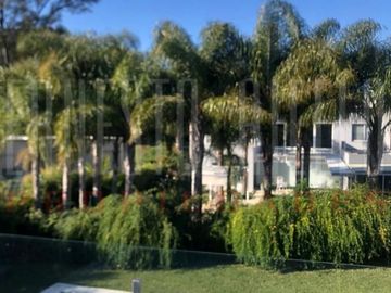 VENTA CASA 5 AMBIENTES EN BARRIO PRIVADO FINCAS DE IRAOLA II.