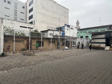 Venta de Terreno con Local Comercial Machala