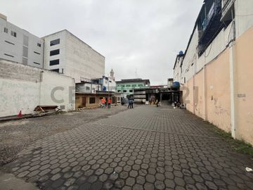 Venta de Terreno con Local Comercial Machala