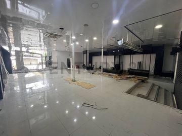 Venta de Terreno con Local Comercial Machala
