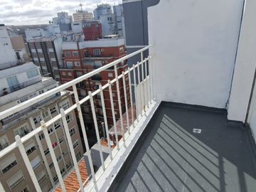 Alq. 24 m. 1 amb calle con balcon- centro MdP