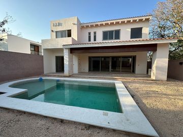 Casa en venta en Privada Maple, Parque Central