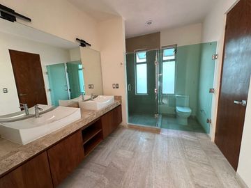 Casa en venta en Privada Maple, Parque Central
