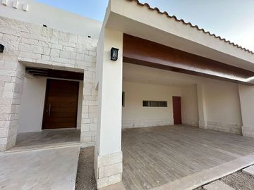 Casa en venta en Privada Maple, Parque Central