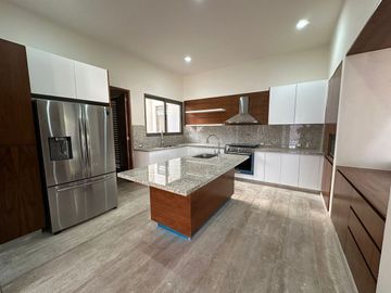 Casa en venta en Privada Maple, Parque Central