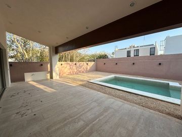 Casa en venta en Privada Maple, Parque Central