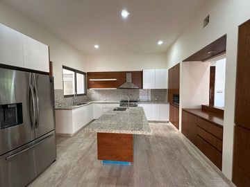 Casa en venta en Privada Maple, Parque Central