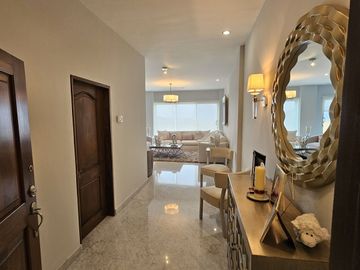 Departamento en Venta en Valle Oriente.
