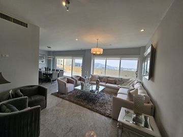 Departamento en Venta en Valle Oriente.