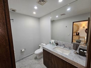 Departamento en Venta en Valle Oriente.