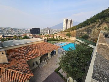 Departamento en Venta en Valle Oriente.
