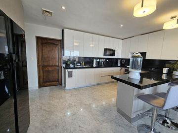 Departamento en Venta en Valle Oriente.