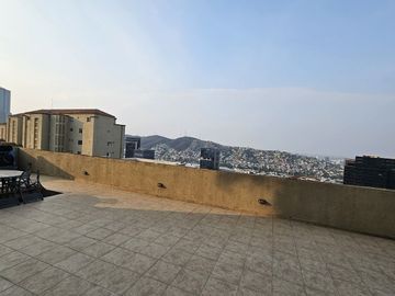 Departamento en Venta en Valle Oriente.