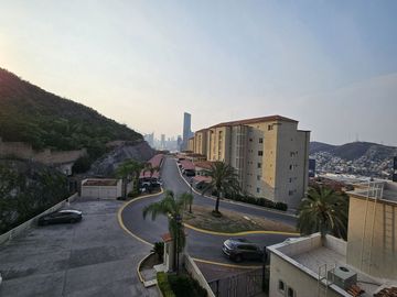 Departamento en Venta en Valle Oriente.